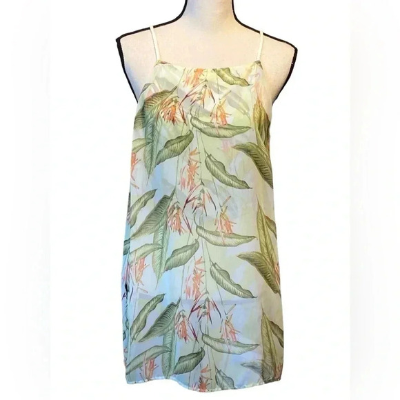 BCBGeneration Tops - BCBG flowey top. Vacation summer tropical beach sexy​